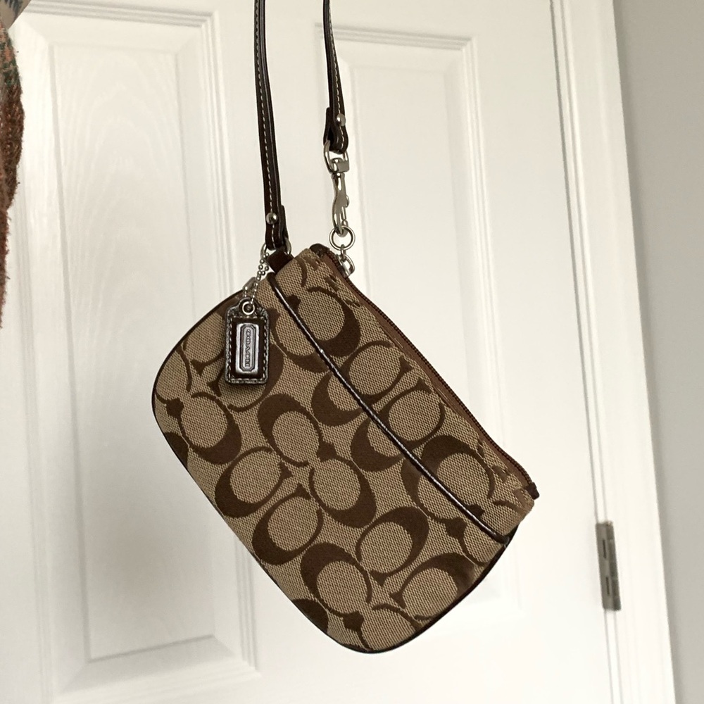 COACH✨Signature Jacquard Canvas Wristlet with Dark Brown Patent Trim